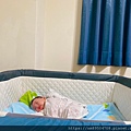 小鹿蔓蔓床邊床 蝶型包巾 寶寶睡過夜 輕便型嬰兒床 新生兒睡眠_210518_2.jpg