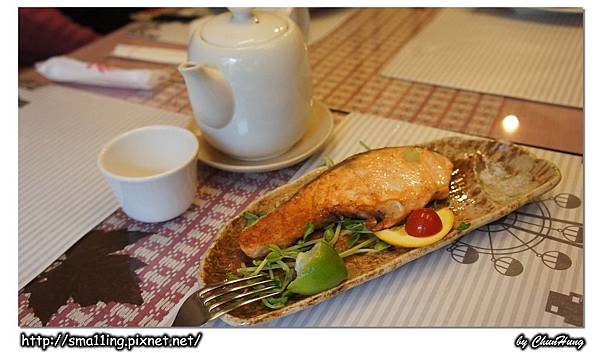 《美食簡餐》苗栗市-水芙蓉 香煎鮭魚
