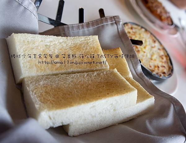 TASTY西堤 - (前菜) 焗烤蘑菇 + 方塊麵包