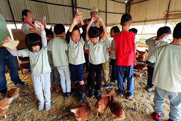 112學年度荒野中一親子團第六次團集會食在當下