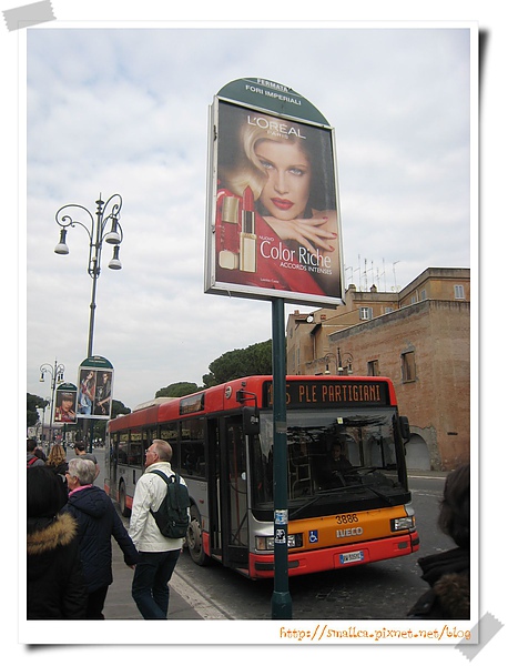公車站牌廣告.jpg