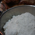 20080306-09 這個白粉狀的是椰漿粉 加水攪拌後使用