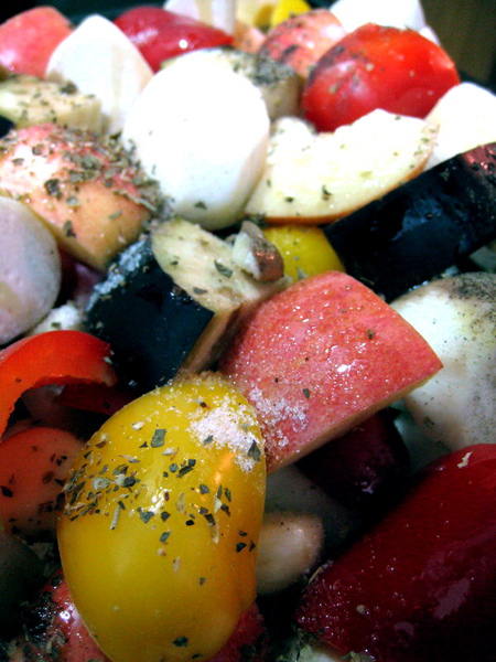 20091025-4-06 有紅黃椒、杏鮑菇、茄子、大蒜、洋蔥、蘋果