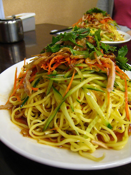20100403-4-2 雲南特製涼麵，好吃。(跟師大那家麗江很像耶，兩家有淵源嗎?!)