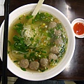 20100403-4-3 牛肉丸米線，牛肉丸好有嚼勁，很彈。湯很清爽。