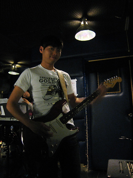 20100403-5-30 肚子有感覺到微微地隆起(默...)