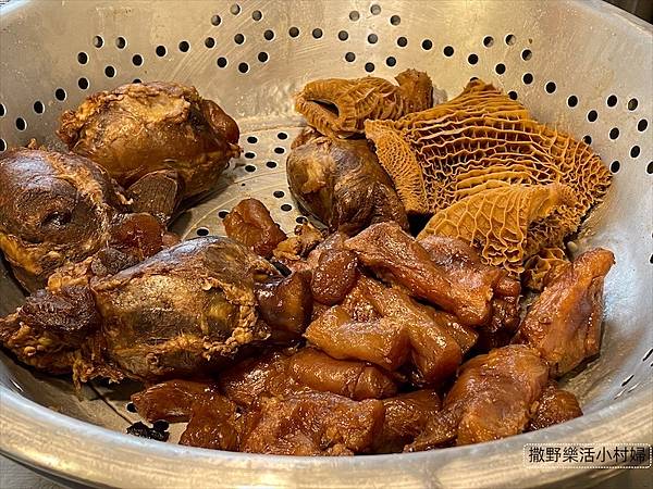 宜蘭》一周只賣三天｜老街裡的隱藏版巷弄美食【秋玉滷味】現切冷