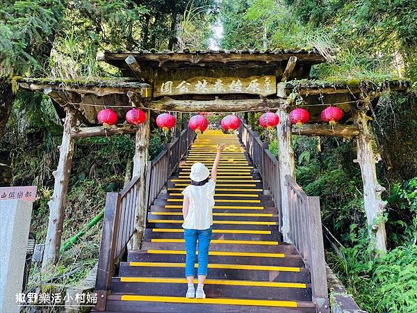 宜蘭縣最高廟宇《鎮安宮》具有靈氣，靜謐隱藏在深山之中，就在雲