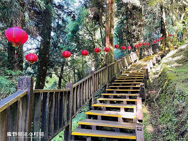 宜蘭縣最高廟宇《鎮安宮》具有靈氣，靜謐隱藏在深山之中，就在雲