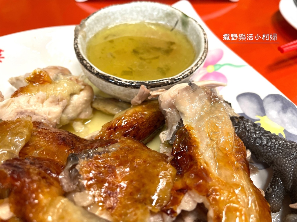 宜蘭》隱藏鄉間的合菜餐廳【松叁雞】彷彿走進江湖客棧用餐，食尚