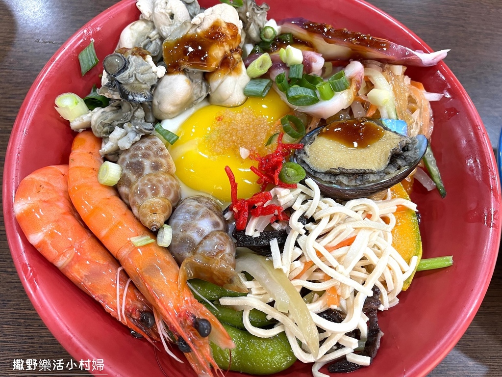 【一鑫園】蘭陽經典特色小菜、手工燒賣、滿滿海鮮和蚵仔蓋飯超吸