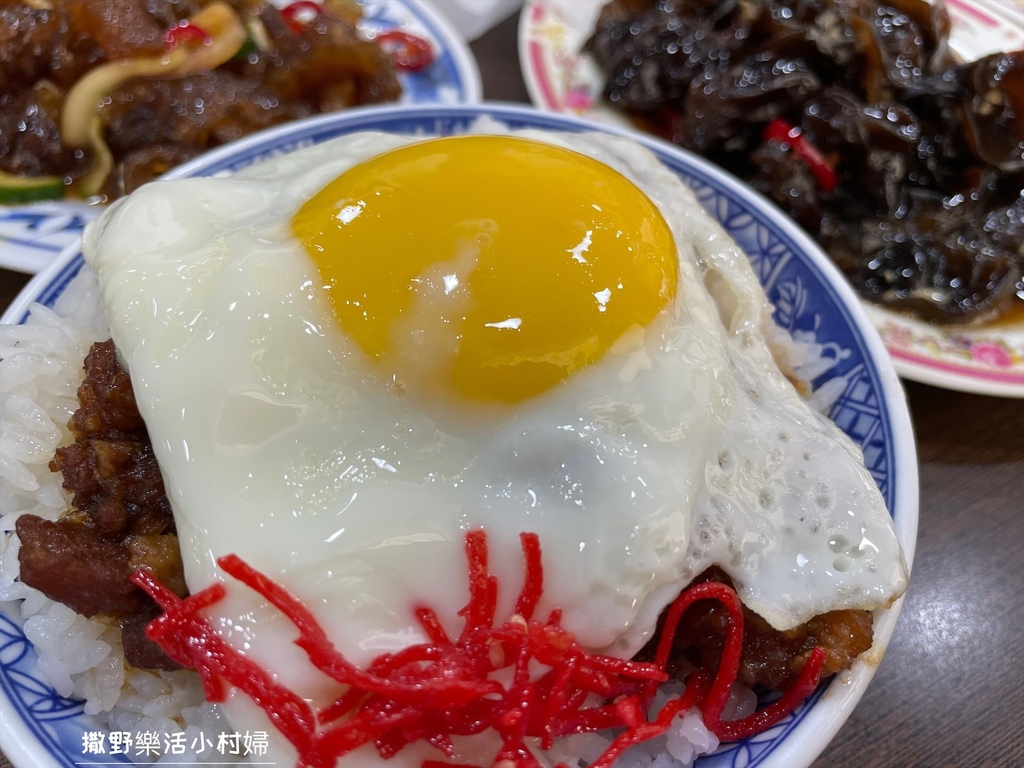 【一鑫園】蘭陽經典特色小菜、手工燒賣、滿滿海鮮和蚵仔蓋飯超吸