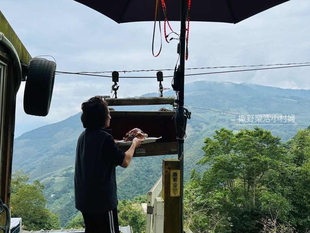 坐流籠下來的香噴噴烤雞｜拉拉山【光明休閒農場】馬告磚窯雞