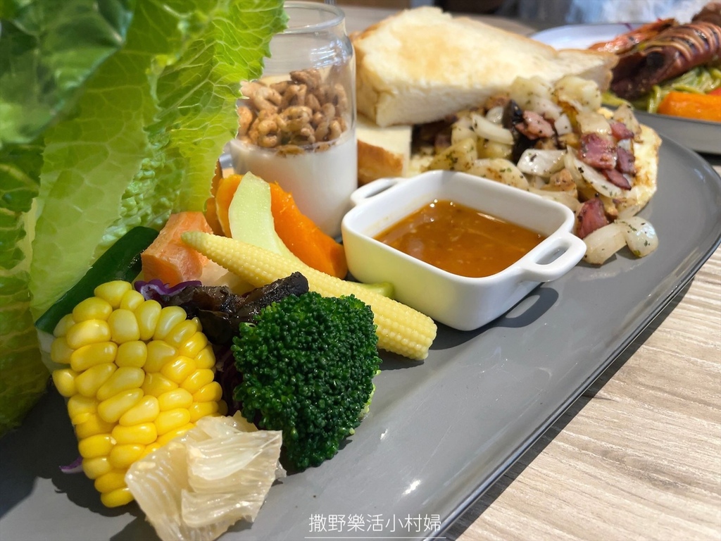 【宜蘭。向陽早午餐】日光玻璃質感老宅｜森林系人氣打卡點｜洋食