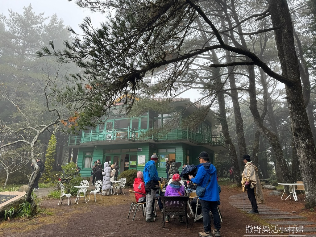 煙雨迷濛中的高山仙境【福壽山農場_天池】具有靈氣終年不竭，池