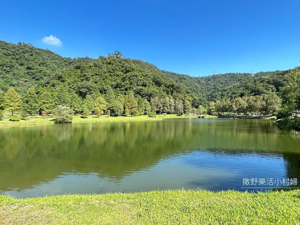 一年四季都好拍的秘境【蜊埤湖】絕美湖光山色倒影，肥肥鴨鵝戲水