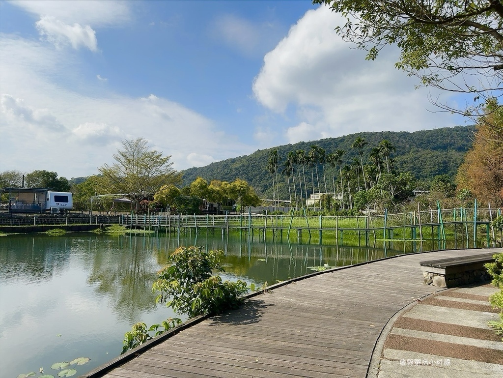 宜蘭員山》幽靜的天然湧泉湖泊【雷公埤】輕鬆繞湖散步好愜意，有