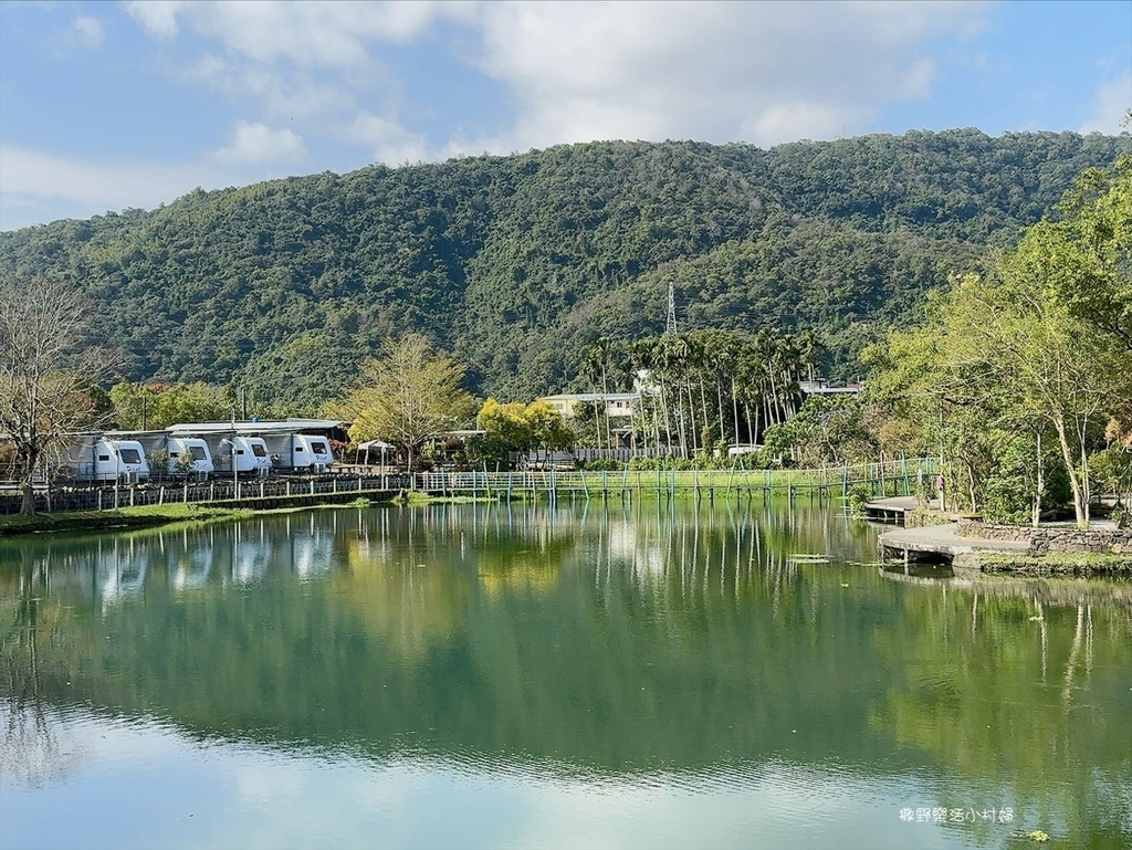 宜蘭員山》幽靜的天然湧泉湖泊【雷公埤】輕鬆繞湖散步好愜意，有