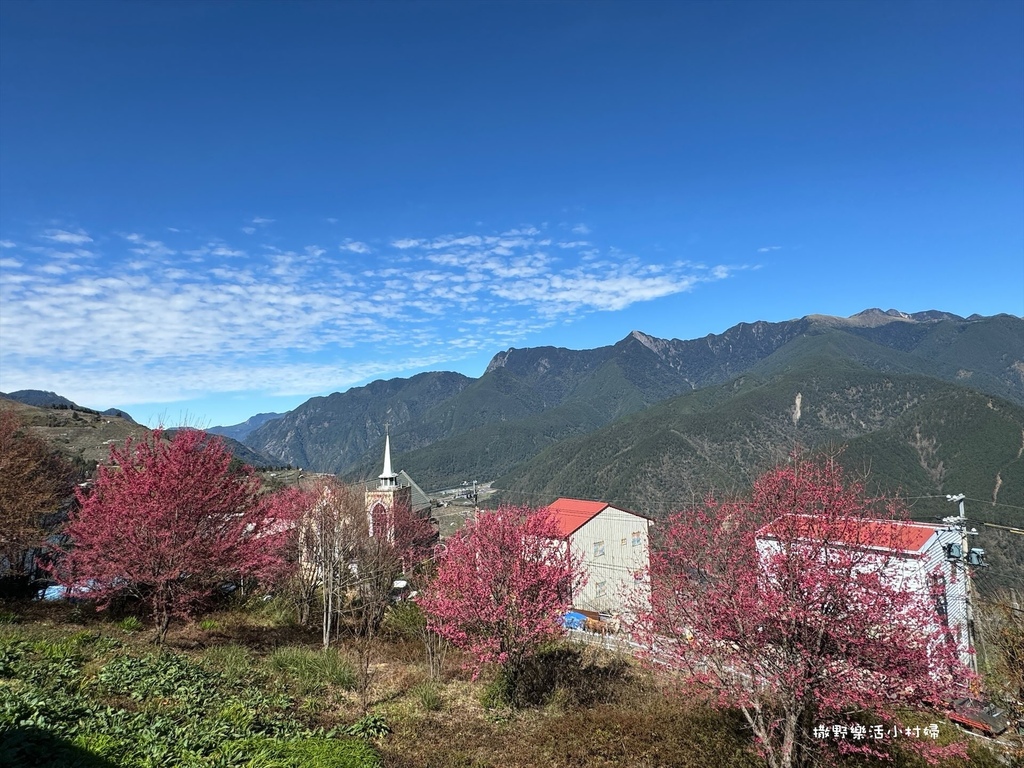 全台海拔最高教堂【梨山耶穌堂】光影投射的天使翅膀和那一道光必