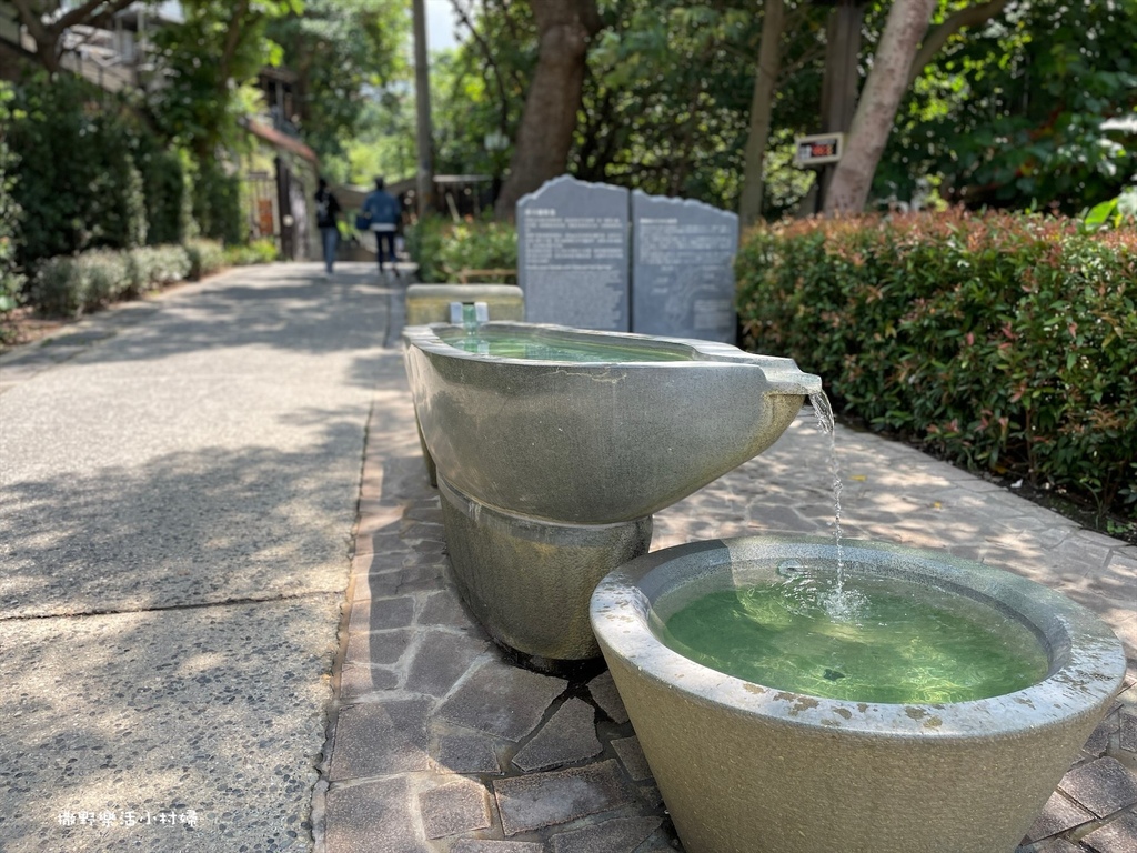 台北免費景點【地熱谷公園】仙氣飄渺的環湖步道，體驗青礦泉手湯