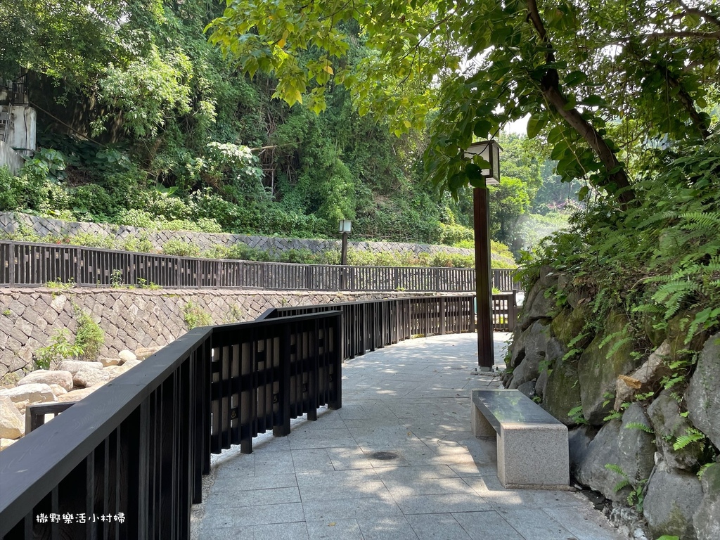 台北免費景點【地熱谷公園】仙氣飄渺的環湖步道，體驗青礦泉手湯