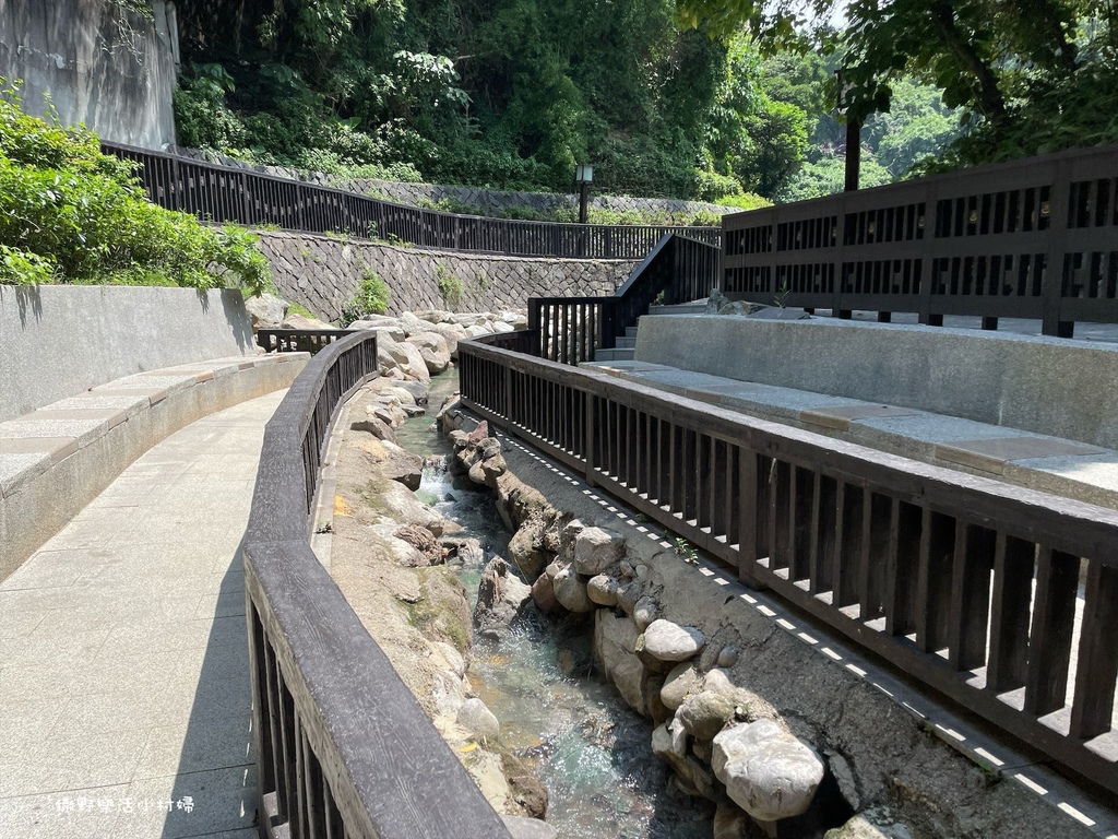 台北免費景點【地熱谷公園】仙氣飄渺的環湖步道，體驗青礦泉手湯