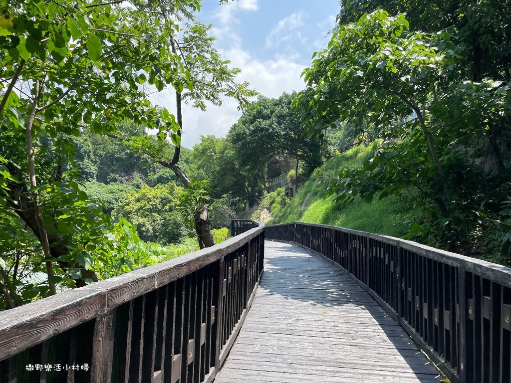 台北免費景點【地熱谷公園】仙氣飄渺的環湖步道，體驗青礦泉手湯