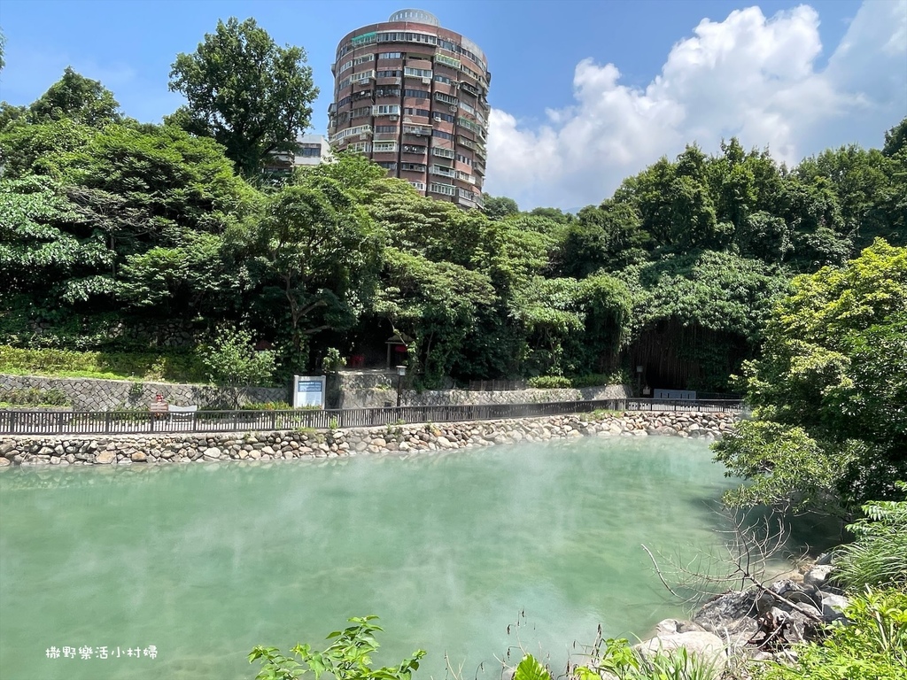 台北免費景點【地熱谷公園】仙氣飄渺的環湖步道，體驗青礦泉手湯