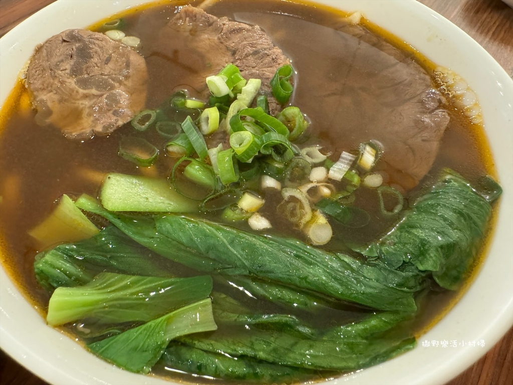 宜蘭美食｜牛大骨蔬果熬製湯頭+無糖無味精的牛肉麵【呷麵啉湯】