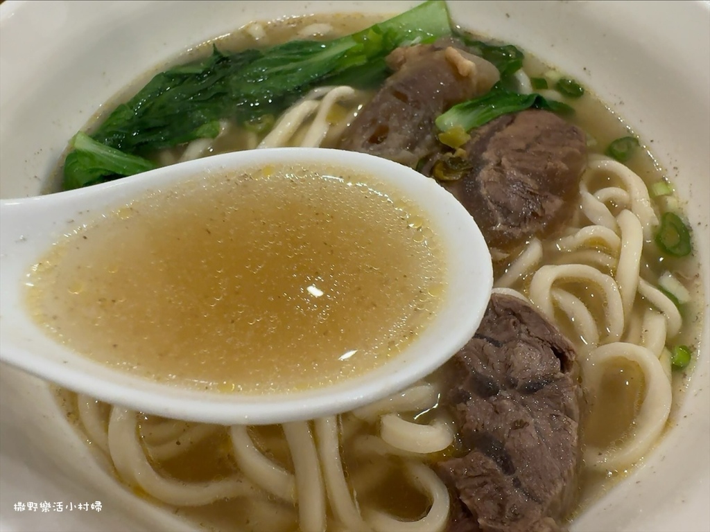 宜蘭美食｜牛大骨蔬果熬製湯頭+無糖無味精的牛肉麵【呷麵啉湯】