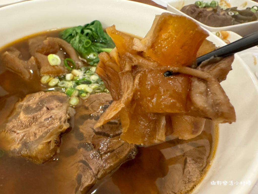 宜蘭美食｜牛大骨蔬果熬製湯頭+無糖無味精的牛肉麵【呷麵啉湯】