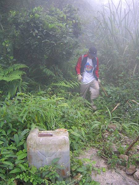 登山口的水桶標示