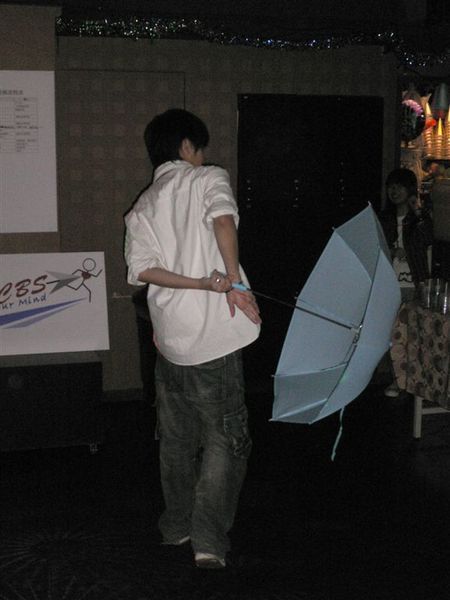 雨傘是蕾哈娜的梗