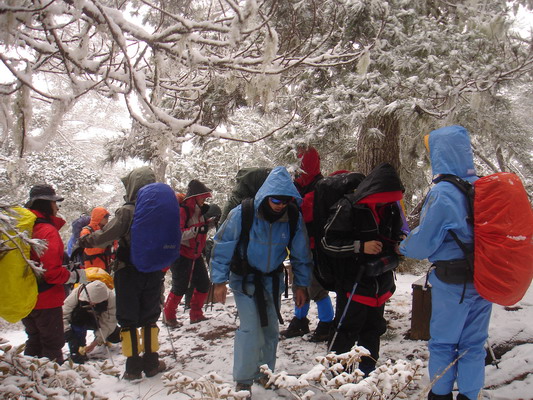 一停下來就忍不住拍照、玩雪