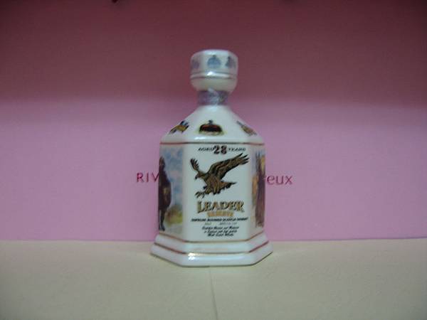 LEADER 28Y Scotch Whisky.JPG