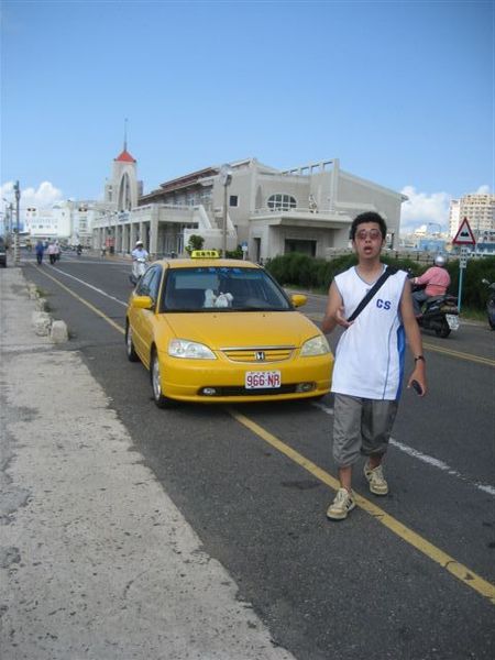 這台計程車是想撞我嗎?