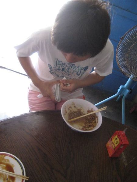 牛薇只能是肉燥麵裡面的麵