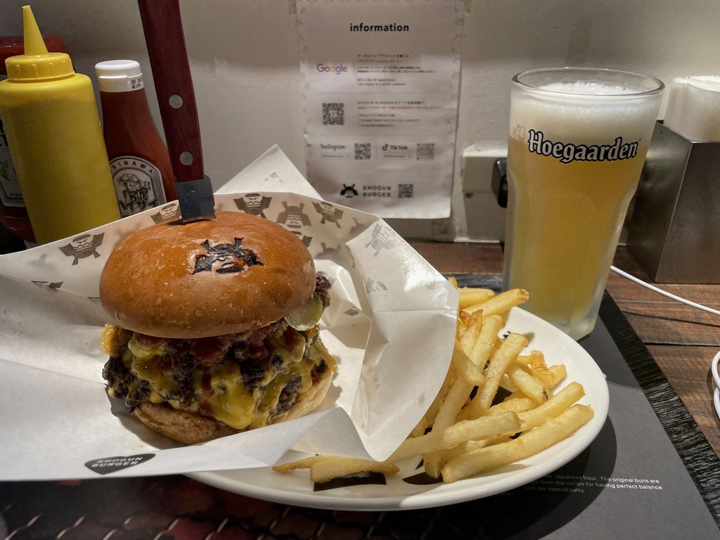 SHOGUN BURGERのトリプルチーズバーガー