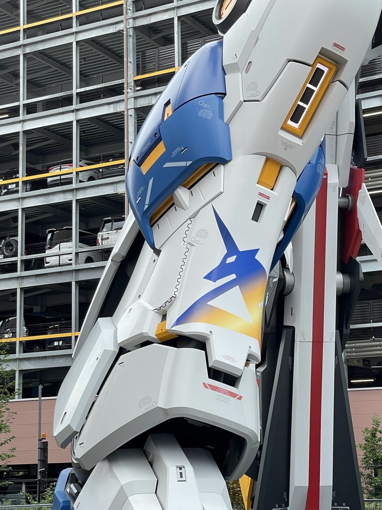 ららぽーと福岡 実物大 νガンダム立像「RX-93ff ν(