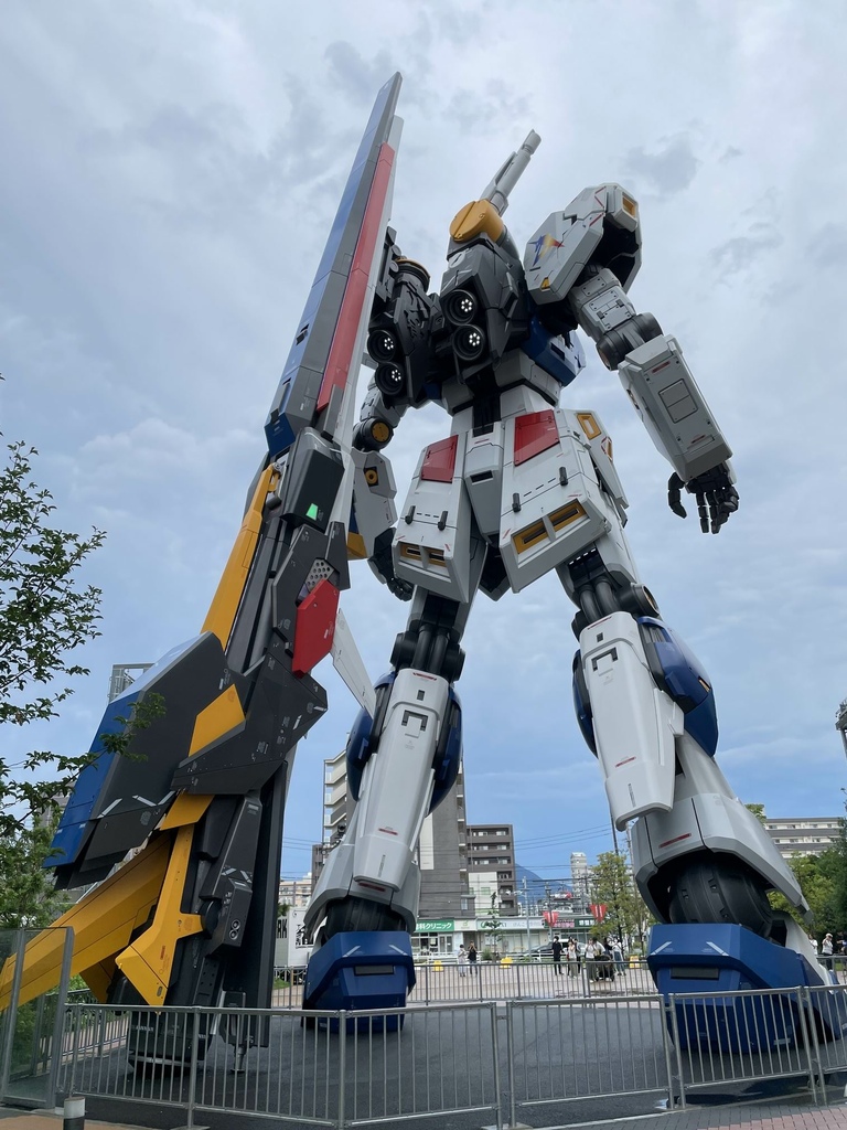 ららぽーと福岡 実物大 νガンダム立像「RX-93ff ν(