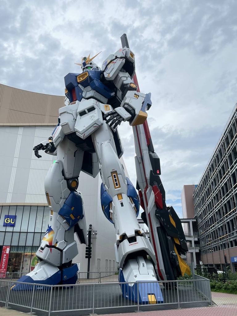 ららぽーと福岡 実物大 νガンダム立像「RX-93ff ν(