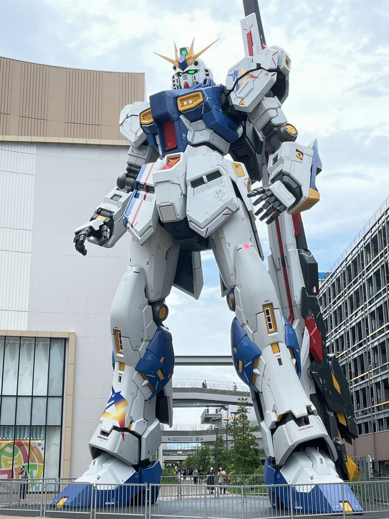 ららぽーと福岡 実物大 νガンダム立像「RX-93ff ν(