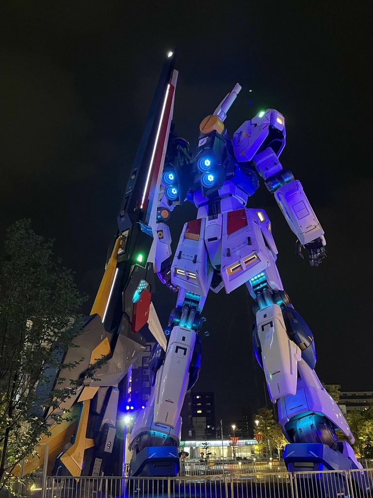 ららぽーと福岡 実物大 νガンダム立像「RX-93ff ν(