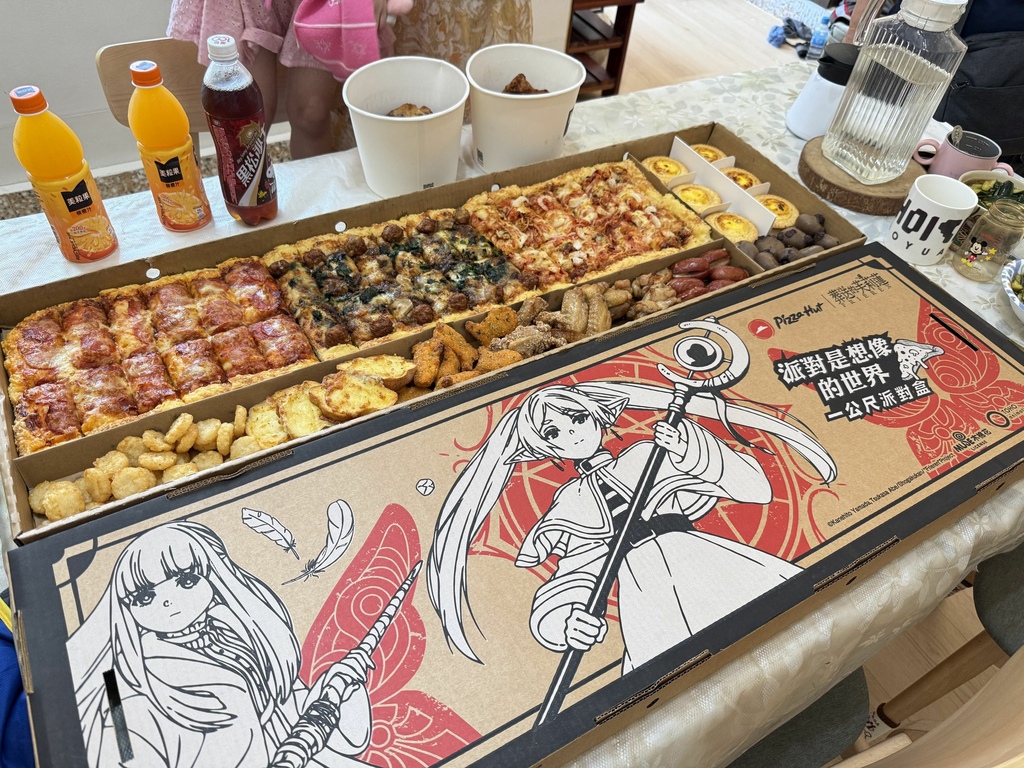 葬送のフリーレンx台湾ピザハット 1メートルピザ、特典開封の