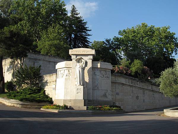 這花園是整個城市的至高點