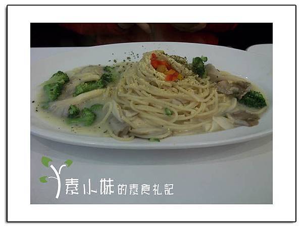 菇白醬義大利麵 nu pasta杯杯麵 台中嶺東素食蔬食食記拷貝.jpg