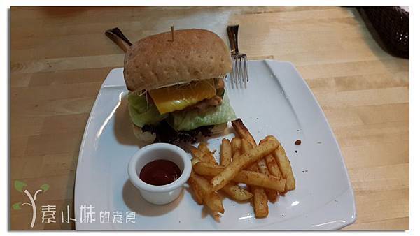 千島起司豬漢堡 懷特廚房White Kitchen 台中素食蔬食食記.jpg