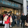 PRIMARK門口前