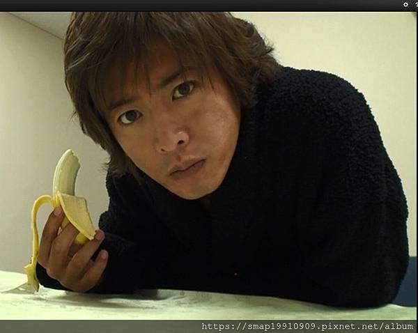 拓哉吃香蕉2.jpg