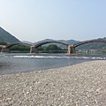 13.走到河床看錦帶橋.jpg